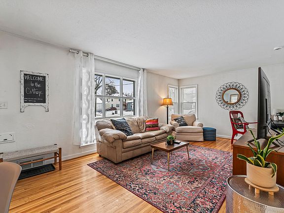 5th image of 917 3rd St NE