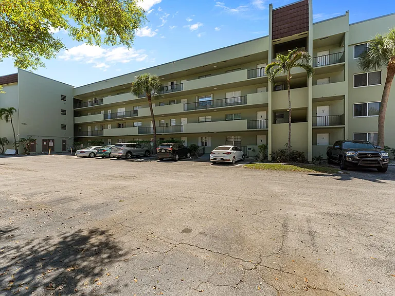 1638 Embassy Dr #208 — Photo 33