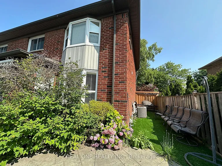 3944 Glamis Ct — Photo 25