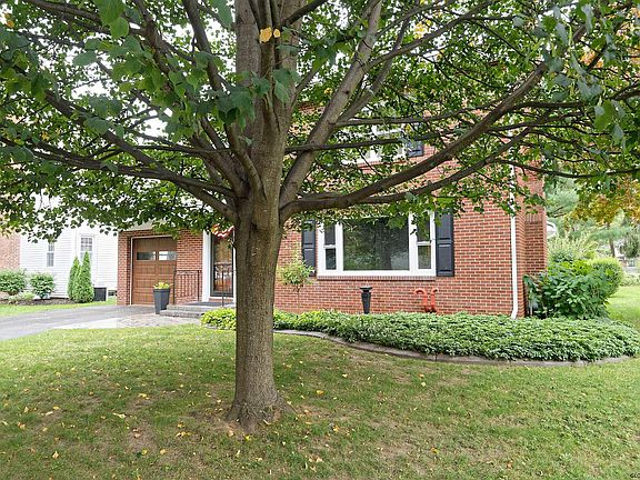 3rd image of 42 Buckingham Dr