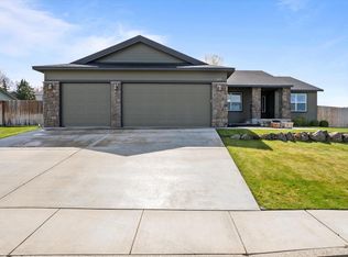 315 Canyon Rim Ct, Richland, WA 99352