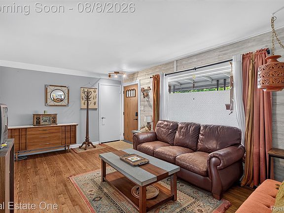 5th image of 28711 Kathryn St