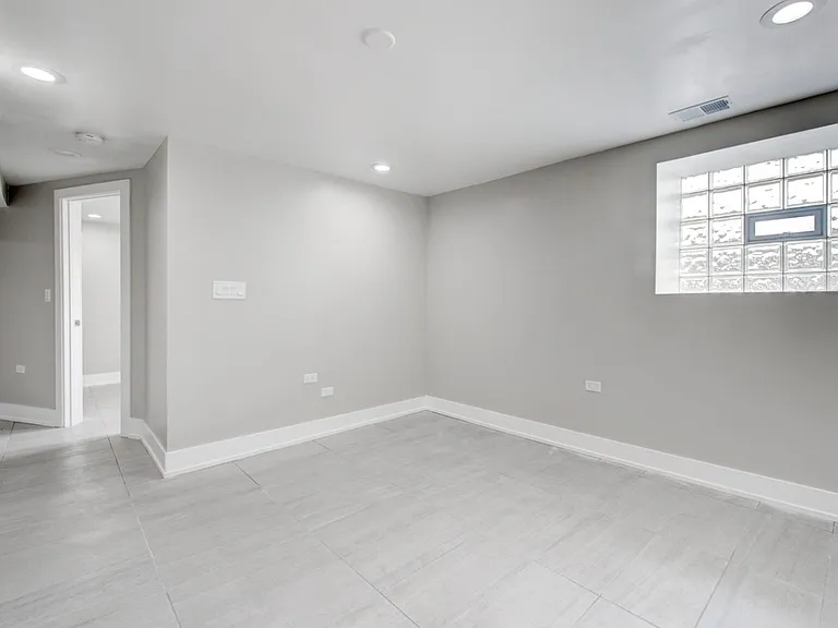 6245 S Champlain Ave #B — Photo 4