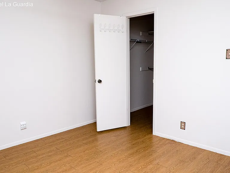 Master rm with walk-in closet