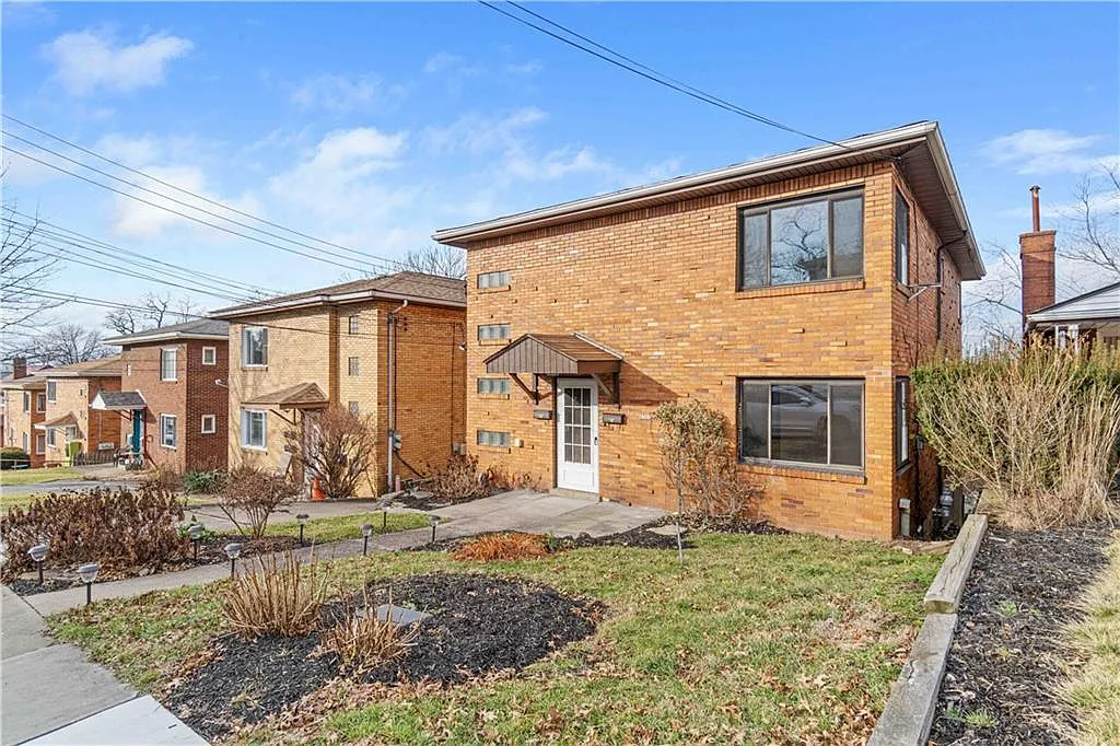 2 bed, 1000 sqft, $1,700 — Photo 2