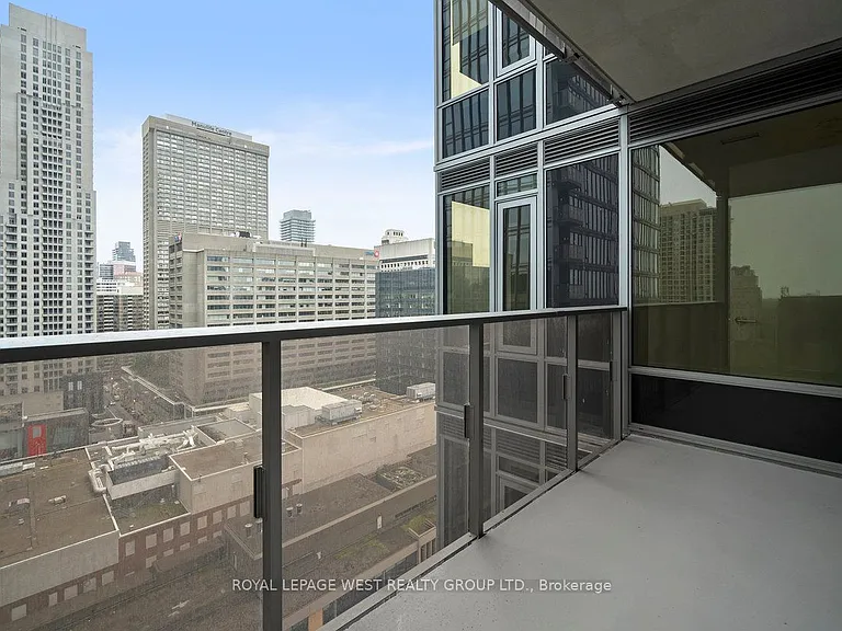 11 Yorkville Ave #1310 — Photo 39