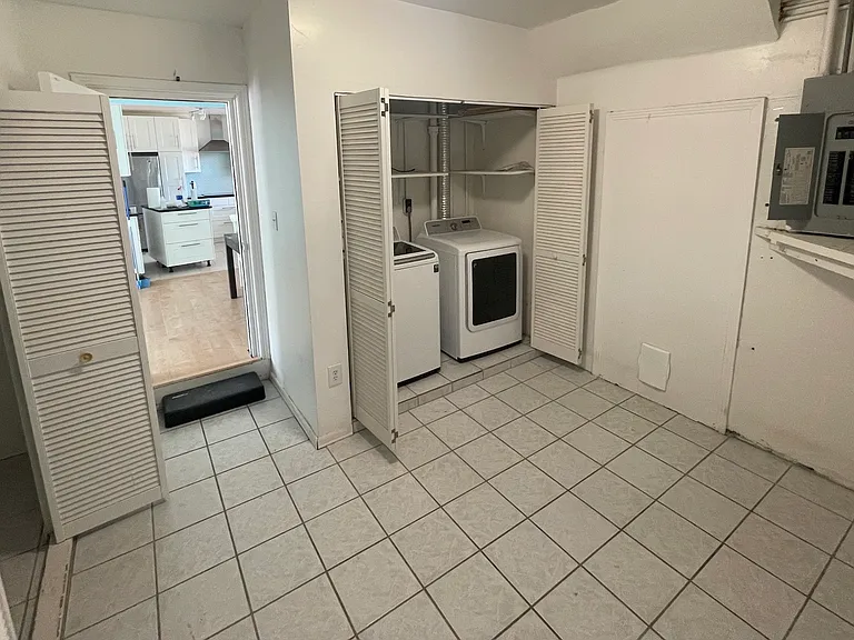 4048 Yardley Ave N — Photo 9