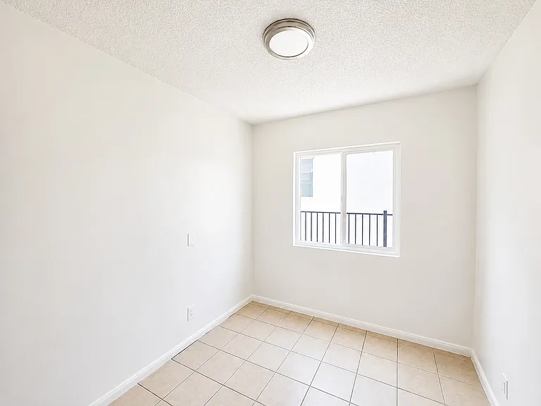 2672 S Redondo Blvd — Photo 9