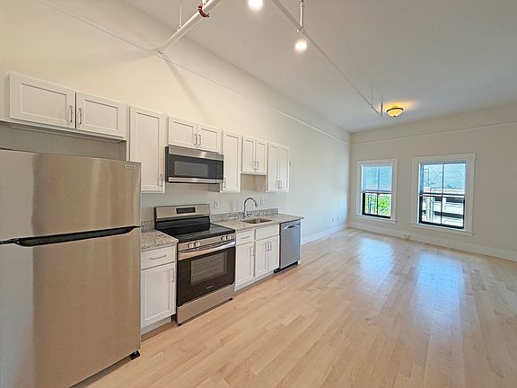 4th image of 105 Paige St #1ee8f7063