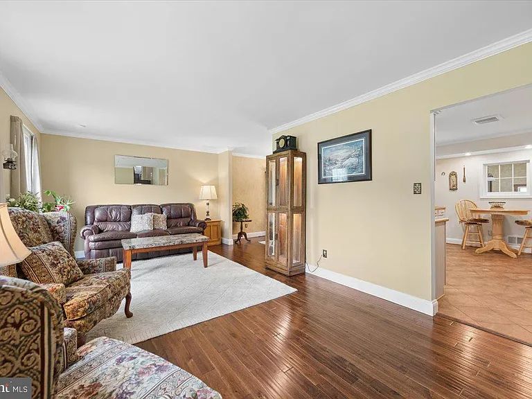 19829 Spurrier Ave — Photo 5