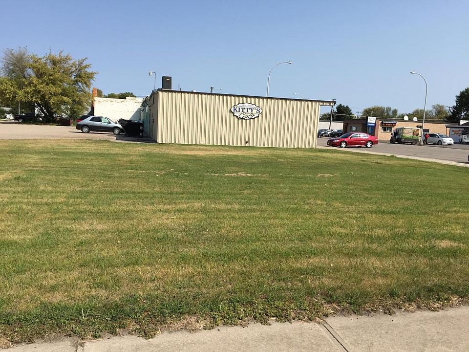 2nd image of 100 Main St