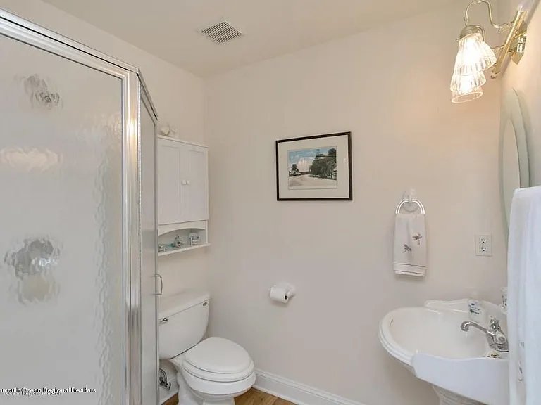 508 Lake Ter — Photo 8