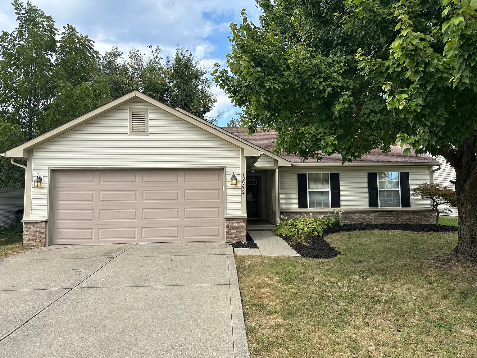 3 bed, 1272 sqft, $2,100 — Photo 1