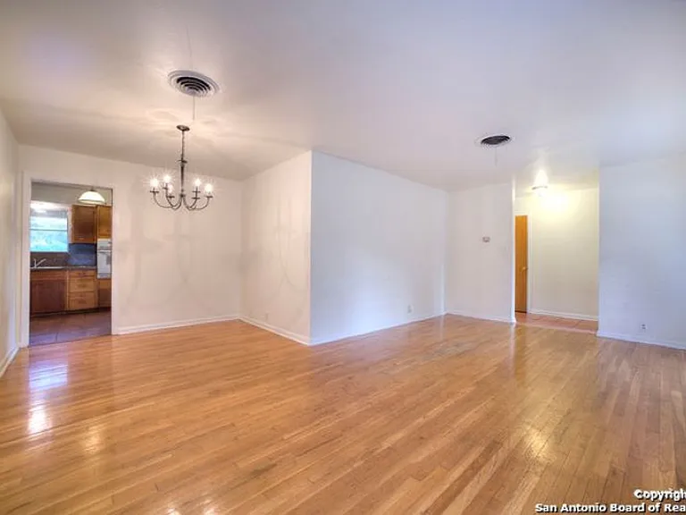 3223 Oakleaf Dr — Photo 6