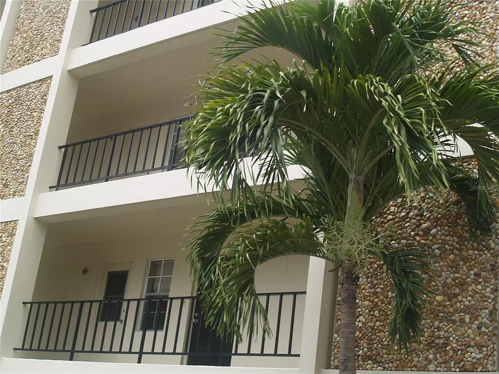 2 bed, 2.0 bath, 1090 sqft, $3,775 — Photo 2