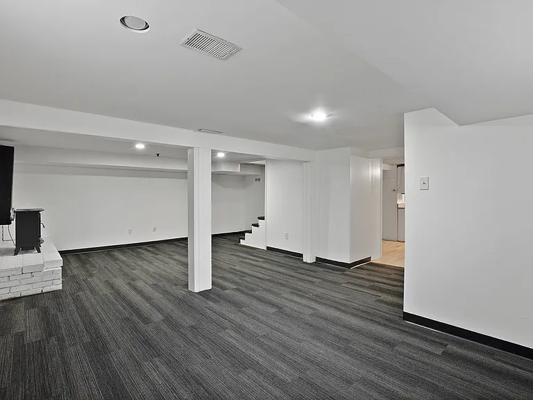 8814 Northcote Ave — Photo 27