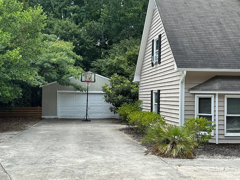 537 Aquarius Dr — Photo 4