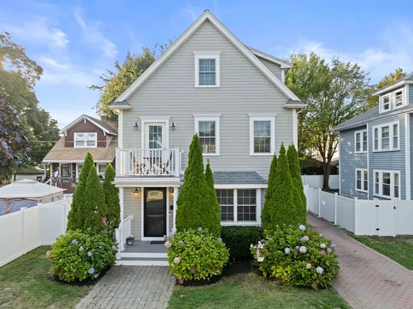 158 W Elm Ave, Quincy, MA 02170