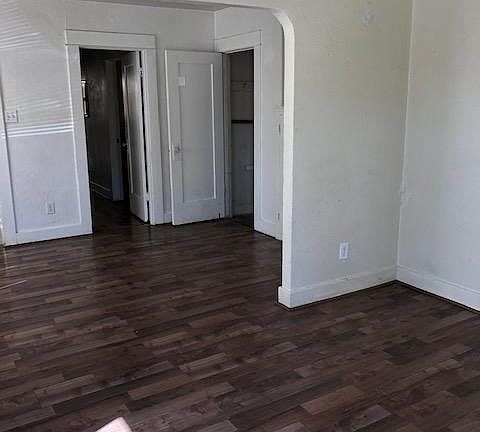 2nd image of 313 E Santa Paula St