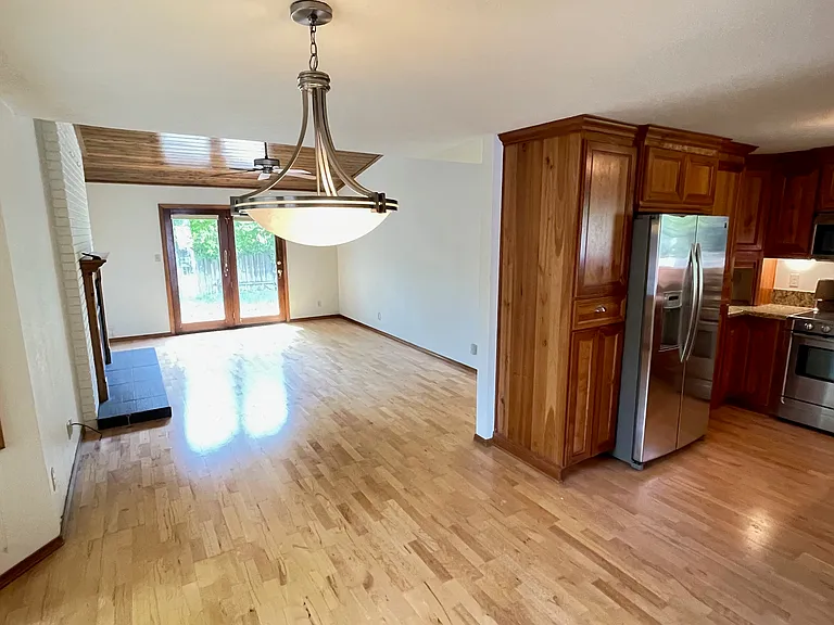 417 E Ranch Dr — Photo 2