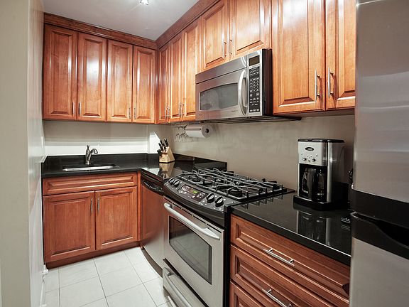 2nd image of 225 E 36th St APT 3E