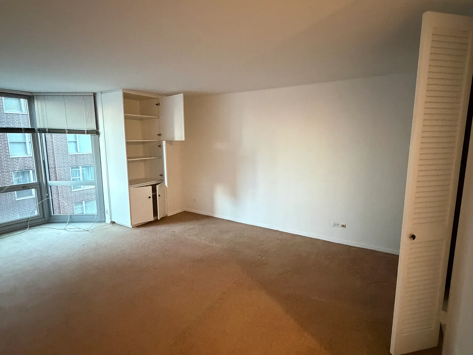 21 W Goethe St — Photo 2