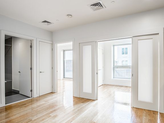 3rd image of 25 Montrose Ave APT 302