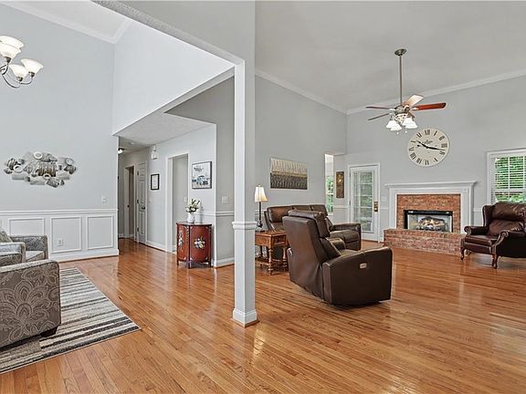 5th image of 202 Academy Woods Dr