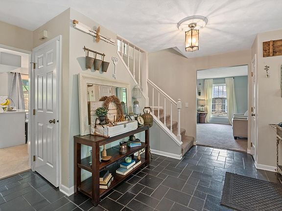 3rd image of 7 Briarwood Chase