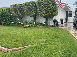 735 Center St, Costa Mesa, CA 92627