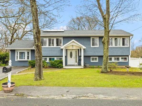 15 Chester Street, Lake Grove, NY 11755