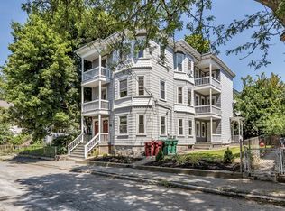 31-33 Bourne St, Lowell, MA 01852