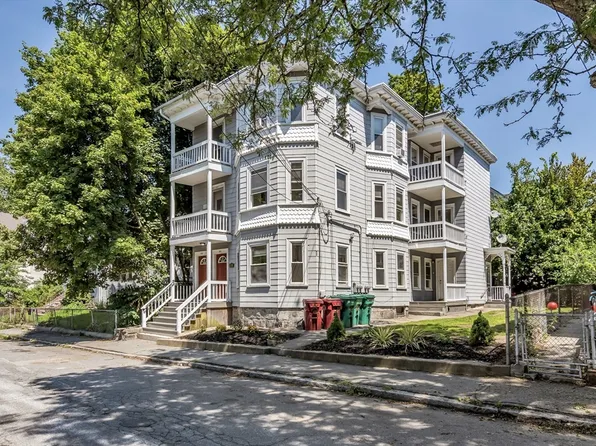 31-33 Bourne St, Lowell, MA 01852