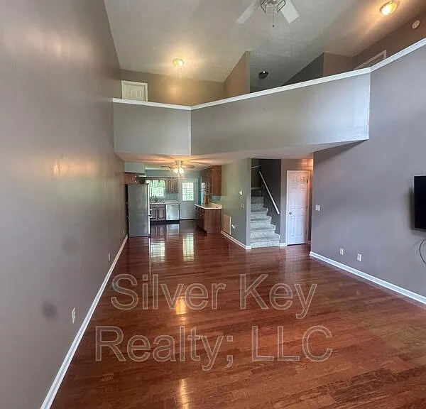 136 S Matlock Ave — Photo 4