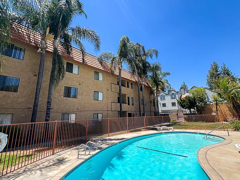 Casa Verde at Canyon Crest Apartments — Photo 1