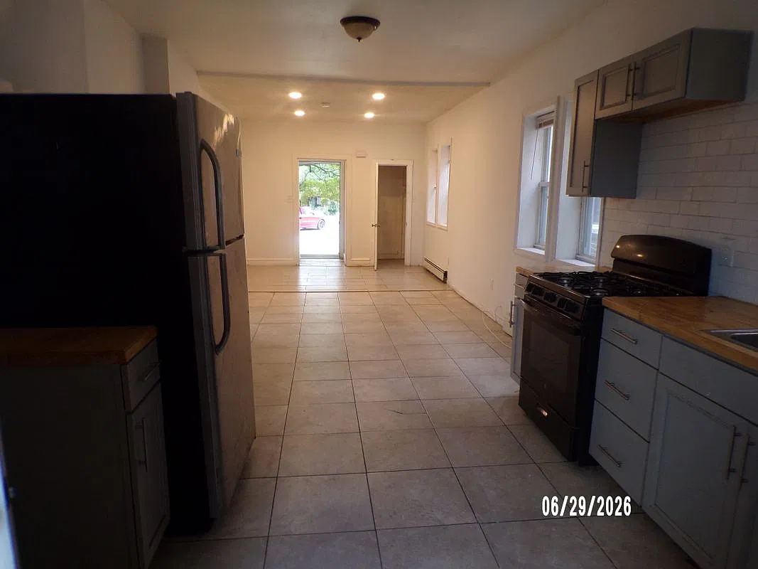 3 bed, 2.0 bath, 1280 sqft, $1,700 — Photo 3