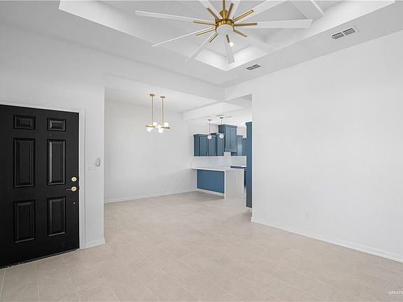 3rd image of 1005 Emerald Dr
