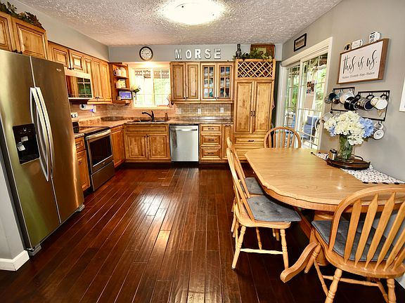 3rd image of 206 Hillsdale Dr