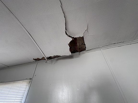 3rd image of 525 Selkirk Dr