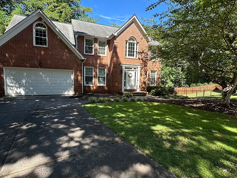 Pinehollow Ct — Photo 71