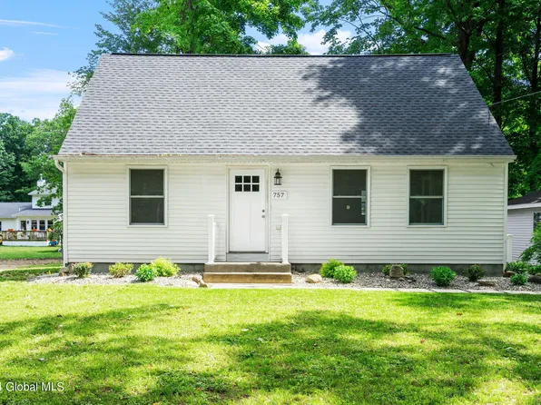 757 Carlton Road, Clifton Park, NY 12065