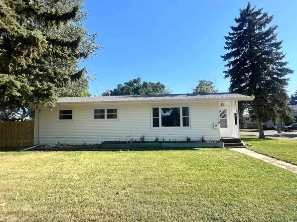 2 18th Ave SE, Minot, ND 58701