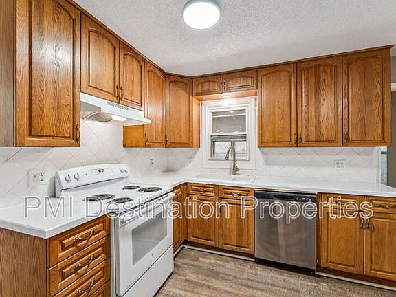 5th image of 3014 S 21st Ct