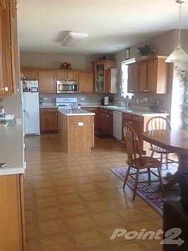 Open, eat-in kitchen