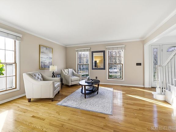5th image of 549 Bloomfield Cir