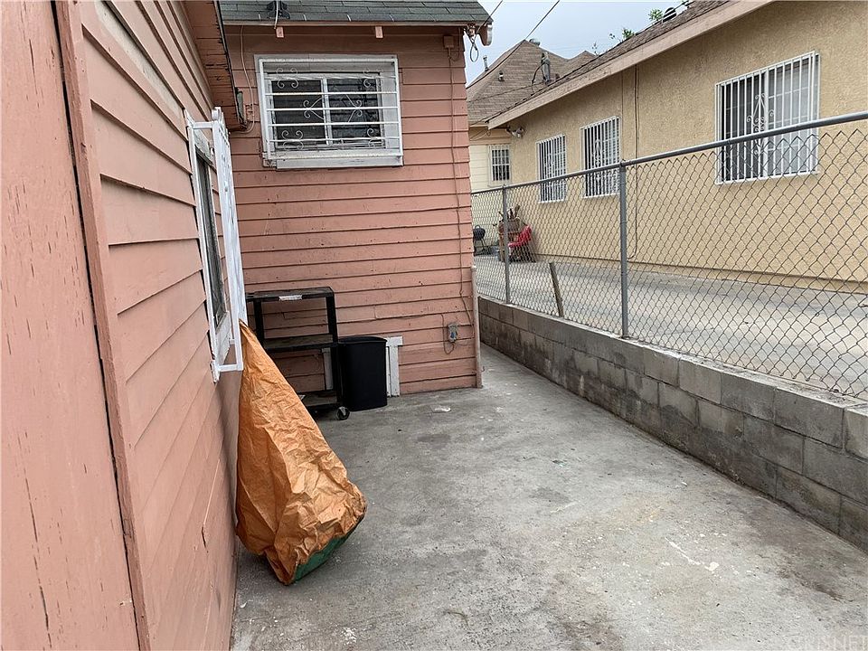 2nd image of 1734 S Berendo St