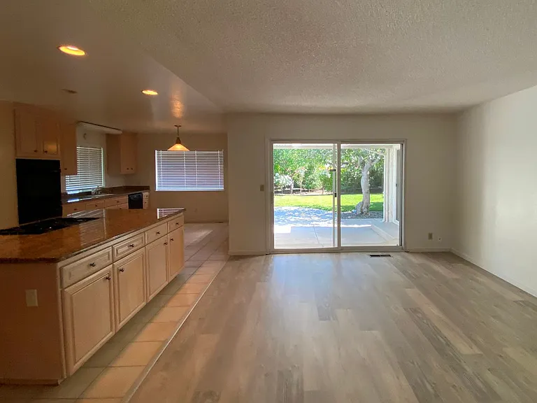 507 Walnut Ct — Photo 7