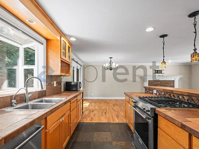 1913 162nd Ave NE — Photo 5