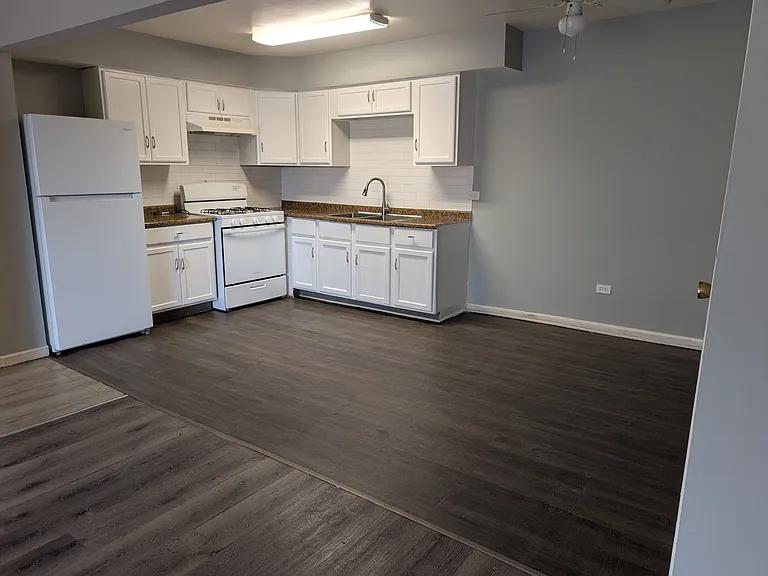 524 Green Oaks Ct N #6 — Photo 1