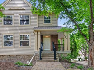 8304 Townsend Dr, Eden Prairie, MN 55344